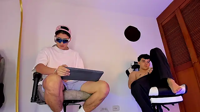 sotooliver3 online show from 10-11-25, 08:40