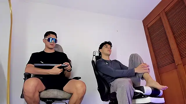 sotooliver3 online show from 02-08-26, 07:39