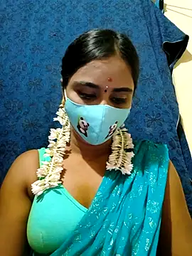 mini-queen online show from 10-31-25, 01:56