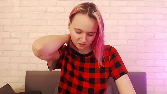 Ericha Stone online show from 11-19-25, 01:16