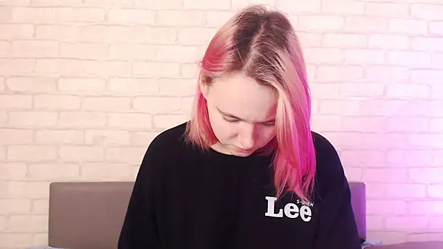 Ericha Stone online show from 12-05-25, 01:47