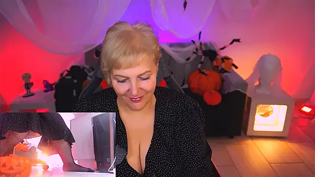 MaryMogan online show from 10-31-25, 04:02