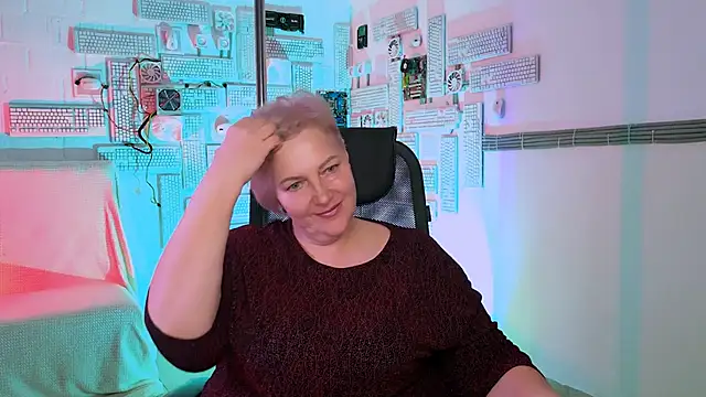 MaryMogan online show from 11-26-25, 03:02