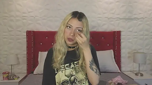 Lucy n pink online show from 10-04-25, 02:48