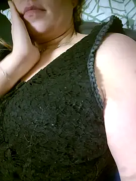 Carolinemiam online show from 10-29-25, 03:20