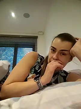 Carolinemiam online show from 10-30-25, 04:08