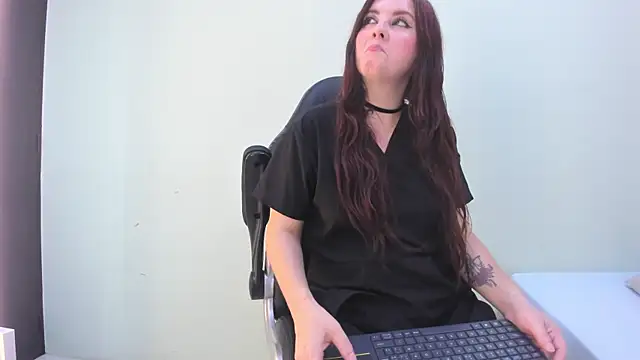 sophieturner mg online show from 07-14-26, 07:08