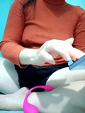 Snapshot of merylove-00 chatting on 01-18-26, 01:26 merylove-00 online show from 01-18-26, 01:26