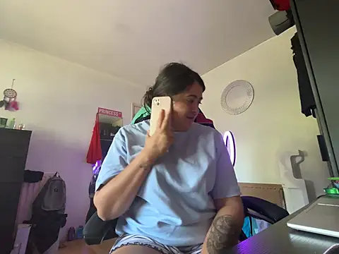 Snapshot of Prill940 chatting on 05-16-26, 08:22 Prill940 online show from 05-16-26, 08:22