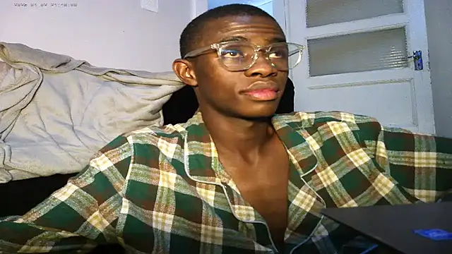 Snapshot of Vince_Favent chatting on 11-03-25, 07:59 Vince Favent online show from 11-03-25, 07:59