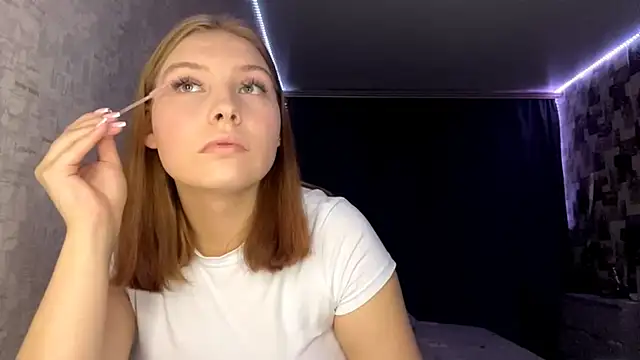 SwiiSweet online show from 10-22-25, 04:18