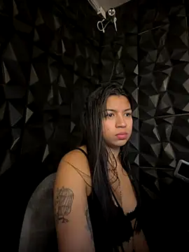 Snapshot of lil_charme chatting on 10-29-25, 06:53 lil charme online show from 10-29-25, 06:53