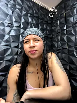 Snapshot of lil_charme chatting on 10-31-25, 09:05 lil charme online show from 10-31-25, 09:05