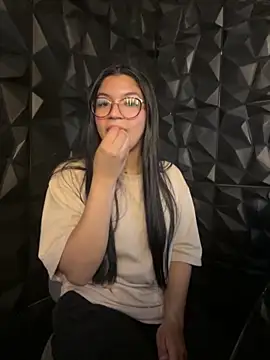 Snapshot of lil_charme chatting on 11-10-25, 07:57 lil charme online show from 11-10-25, 07:57