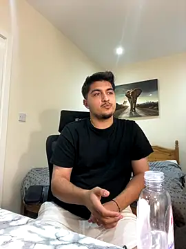 Snapshot of mixedcouplee69 chatting on 09-16-25, 08:43 mixedcouplee69 online show from 09-16-25, 08:43