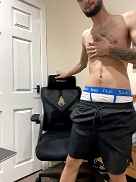 Snapshot of mixedcouplee69 chatting on 09-29-25, 06:46 mixedcouplee69 online show from 09-29-25, 06:46