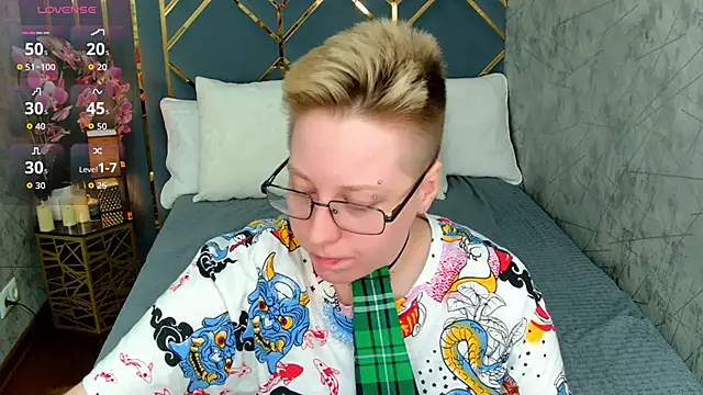 Snapshot of AlexandraGreen chatting on 09-18-25, 09:06 AlexandraGreen online show from 09-18-25, 09:06