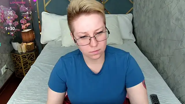 Snapshot of AlexandraGreen chatting on 10-02-25, 10:06 AlexandraGreen online show from 10-02-25, 10:06