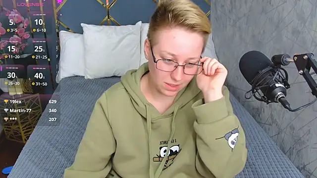 Snapshot of AlexandraGreen chatting on 10-06-25, 04:10 AlexandraGreen online show from 10-06-25, 04:10