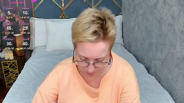 Snapshot of AlexandraGreen chatting on 10-12-25, 09:03 AlexandraGreen online show from 10-12-25, 09:03