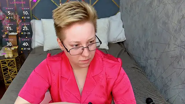 Snapshot of AlexandraGreen chatting on 10-17-25, 08:55 AlexandraGreen online show from 10-17-25, 08:55