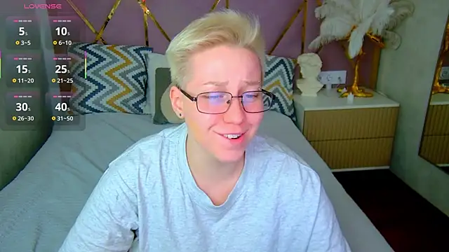 Snapshot of AlexandraGreen chatting on 11-06-25, 09:15 AlexandraGreen online show from 11-06-25, 09:15