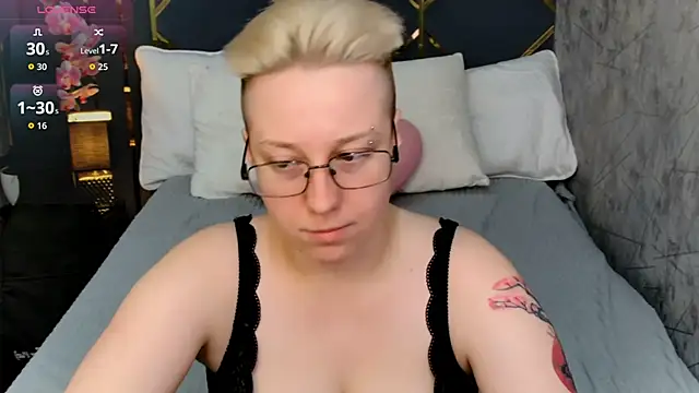 Snapshot of AlexandraGreen chatting on 11-16-25, 08:58 AlexandraGreen online show from 11-16-25, 08:58