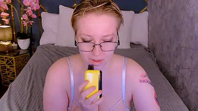 AlexandraGreen online show from 04-19-26, 03:55