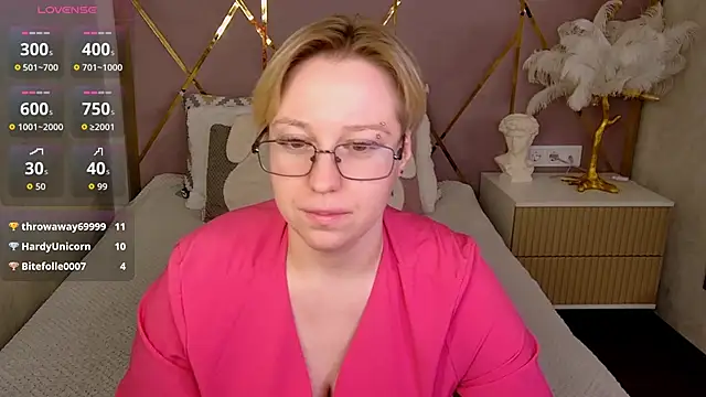 Snapshot of AlexandraGreen chatting on 04-28-26, 02:49 AlexandraGreen online show from 04-28-26, 02:49