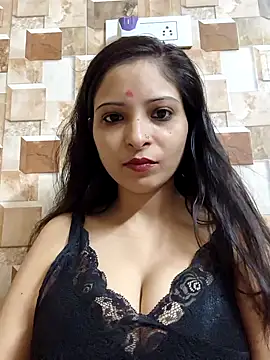 QUEEN-ADITI online show from 10-20-25, 04:29