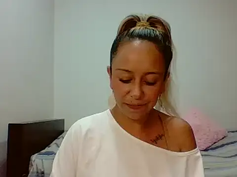 leah susman online show from 10-17-25, 02:37