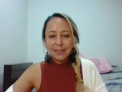 leah susman online show from 10-21-25, 01:50