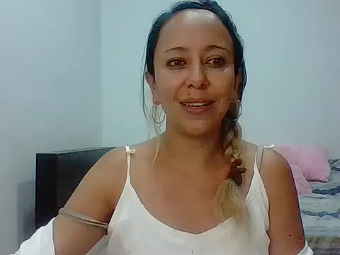 leah susman online show from 11-09-25, 02:43