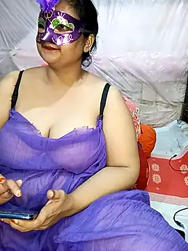 Snapshot of Tanisha-Chy chatting on 10-11-25, 05:33 Tanisha-Chy online show from 10-11-25, 05:33