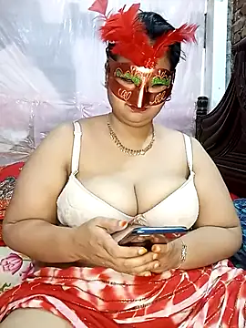 Snapshot of Tanisha-Chy chatting on 10-31-25, 05:36 Tanisha-Chy online show from 10-31-25, 05:36