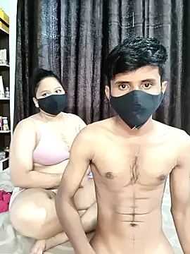 Snapshot of Beautiful_couple_70 chatting on 10-19-25, 12:06 Beautiful couple 70 online show from 10-19-25, 12:06