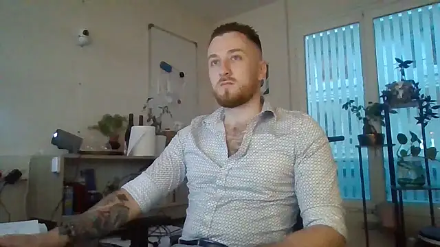 Snapshot of Keviios chatting on 10-25-25, 06:32 Keviios online show from 10-25-25, 06:32