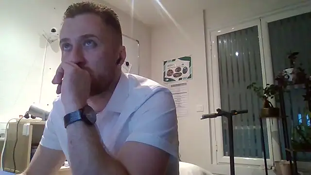 Snapshot of Keviios chatting on 10-28-25, 05:59 Keviios online show from 10-28-25, 05:59