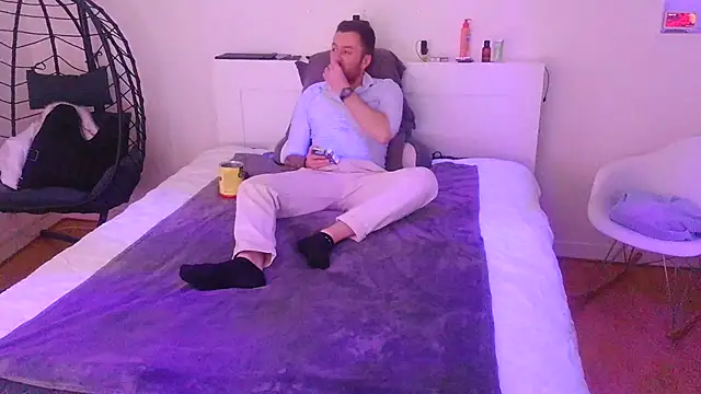 Snapshot of Keviios chatting on 11-23-25, 12:27 Keviios online show from 11-23-25, 12:27