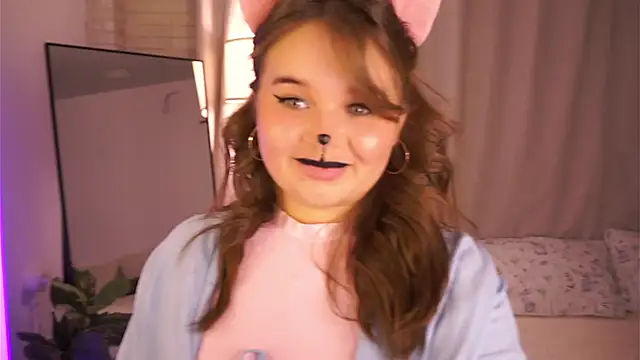 Anna Nicol online show from 10-28-25, 01:25