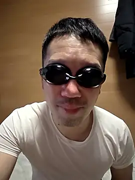 Snapshot of erosuke9 chatting on 04-19-26, 09:06 erosuke9 online show from 04-19-26, 09:06