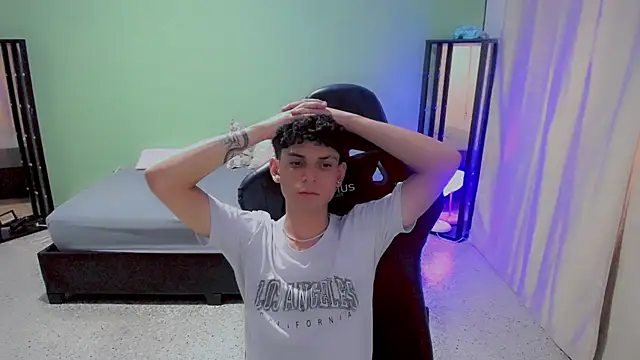 dilan hott  online show from 09-19-25, 09:15