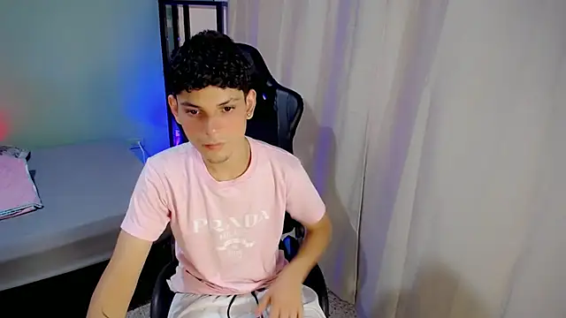 dilan hott  online show from 09-30-25, 08:14