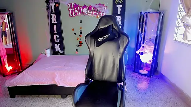 dilan hott  online show from 10-30-25, 08:31