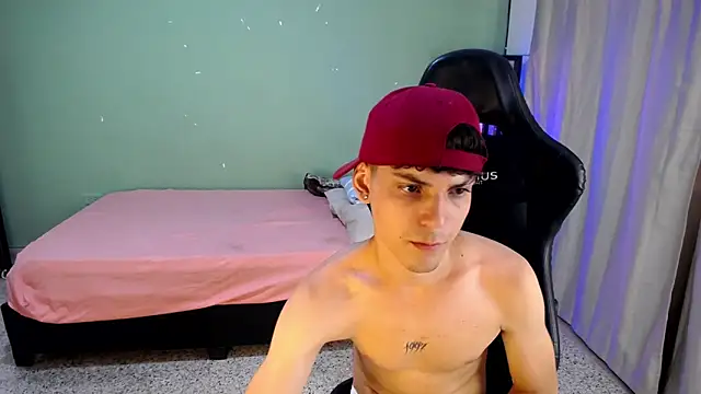 dilan hott  online show from 11-17-25, 08:25