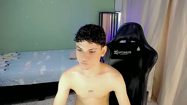 dilan hott  online show from 11-24-25, 06:18