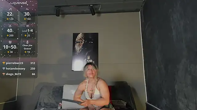 Snapshot of AliceFit_212 chatting on 04-29-26, 05:30 AliceFit 212 online show from 04-29-26, 05:30