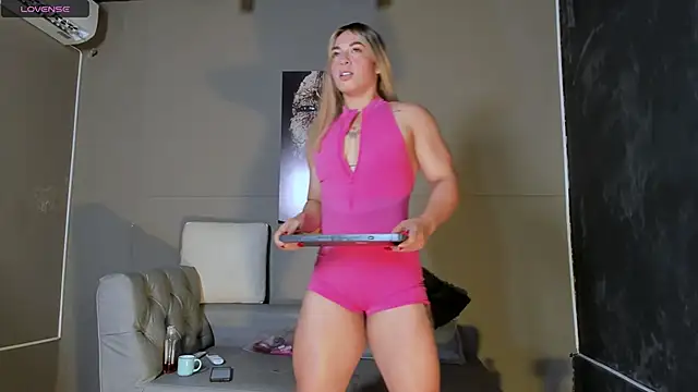 Snapshot of AliceFit_212 chatting on 05-24-26, 01:16 AliceFit 212 online show from 05-24-26, 01:16