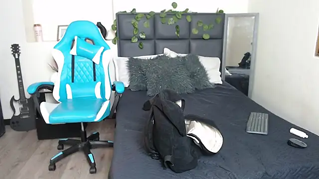 Snapshot of Amnesia_ chatting on 09-26-25, 01:04 Amnesia online show from 09-26-25, 01:04