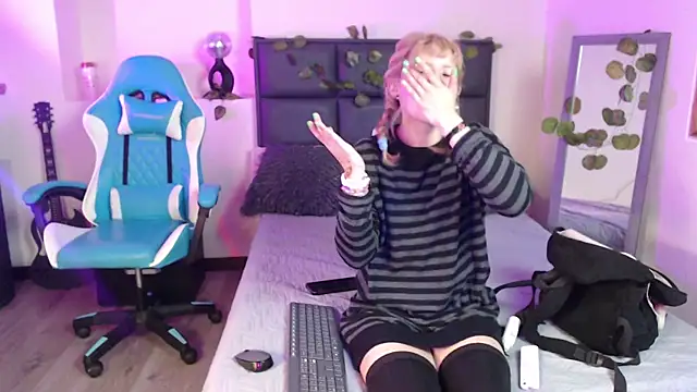 Snapshot of Amnesia_ chatting on 10-03-25, 12:24 Amnesia online show from 10-03-25, 12:24